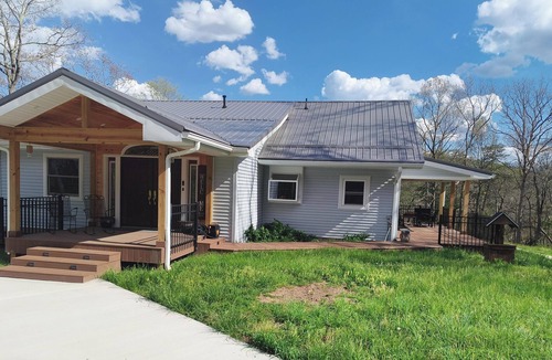 Augusta Cabin | River Ranch: Escape to a private 17-acre paradise surrounded by the North River