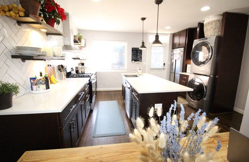 Northeast House | River Terrace Retreat: Free Parking, Near Monuments, and More!