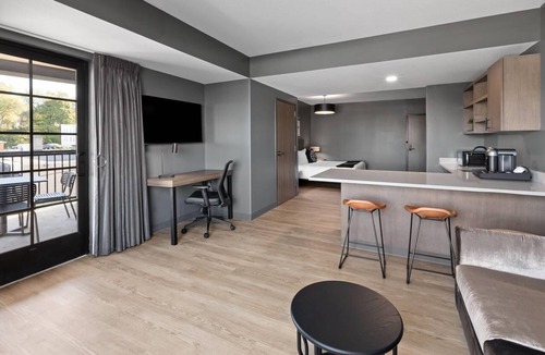 Ashtabula Hotel | Riverbend Hotel and Suites, Trademark Collection by Wyndham