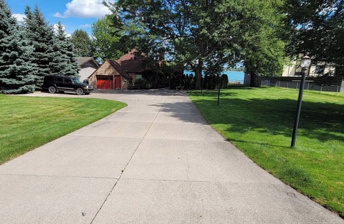 St. Clair House | Riverfront home 4 Beds/2 baths and walking distance to downtown.