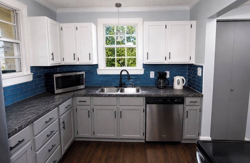 Northside House | Riverfront Retreat Peaceful Water Views & Spacious 4BR 2BH Home