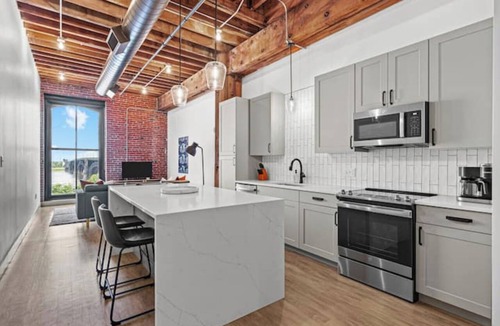 Downtown St. Louis Apartment | Riverfront Views - Walk to Arch, Stadium & Convention Center