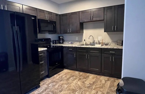 Madison House | Riverside Retreat ~ One Story ~ 3bd/2ba ~ Steps to the River & Main St