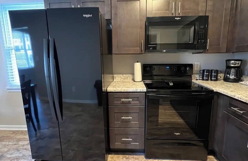 Madison House | Riverside Retreat ~ One Story ~ 3bd/2ba ~ Steps to the River & Main St