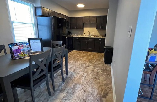 Madison House | Riverside Retreat ~ One Story ~ 3bd/2ba ~ Steps to the River & Main St