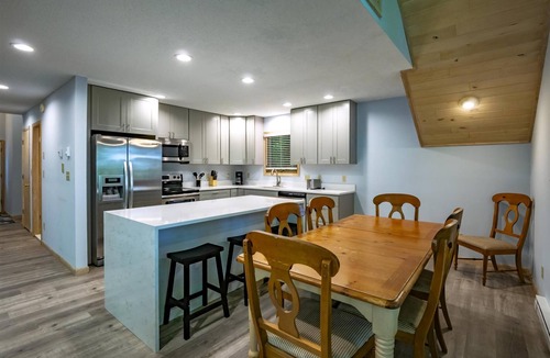 Davis House | Robin`s Perch - 318 Northpoint Way