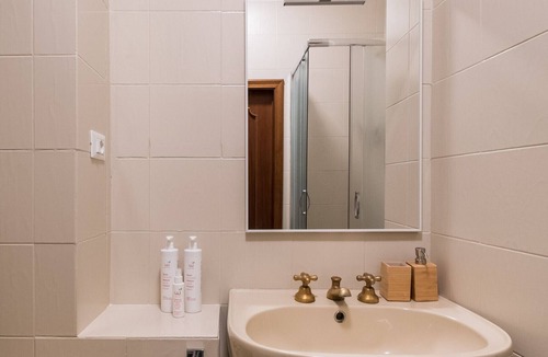 Historic Center Apartment | Rolandino Apartment by Wonderful Italy