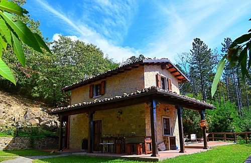 Castiglione di Garfagnana Cottage | Romantic Tuscany villa with private pool in stunning location, complete privacy.