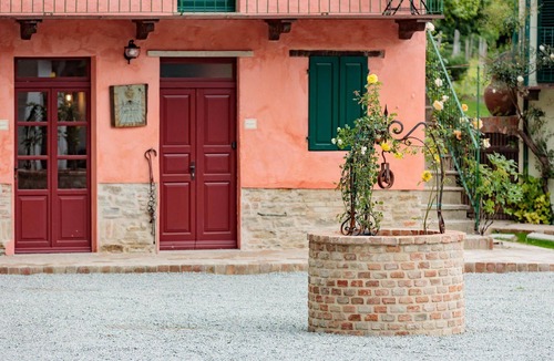 Cassinasco Apartment | Romantic & Comfy Studio Overlooking Langhe Hills