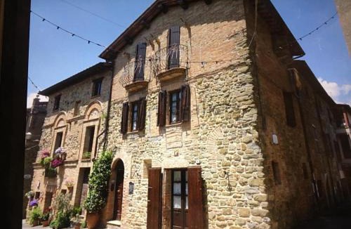 Deruta Apartment | Romantic suite in the village of Castelleone, vicino Deruta, Assisi, Perugia, Montefalco