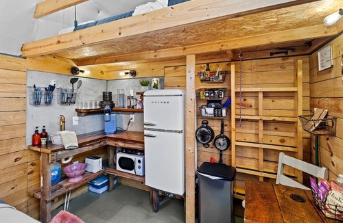 Newport Cabin | Romantic Tiny House Retreat with Farm Views & Firepit in Newport, Tennessee
