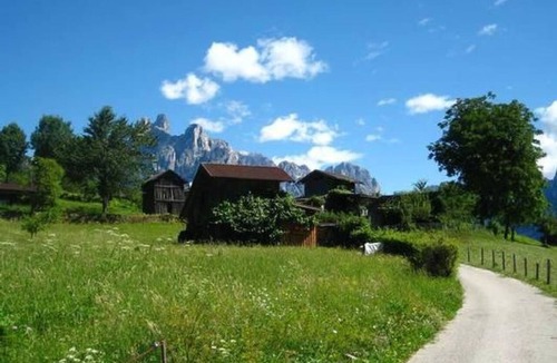 Mezzano House | Romantisches Chalet in den Wiesen der Dolomiten by Interhome