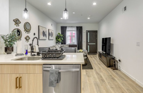 North Philadelphia West House | Rooftop Deck! Stay By The Met & Lincoln Financial