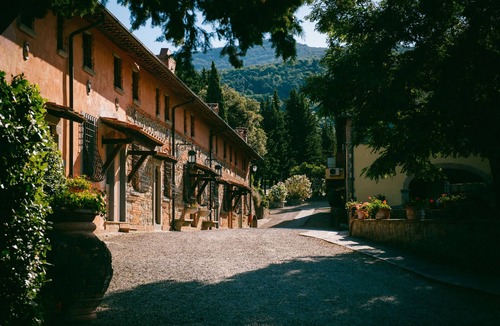San Donato in Fronzano Apartment | Room '67 H Fattoria Degli Usignoli Tripla' with Shared Pool, Wi-Fi and Air Conditioning