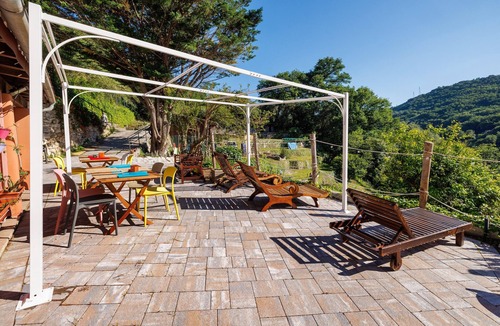 Gorra Apartment | Room 'Arancio' with Shared Terrace, Wi-Fi and Air Conditioning