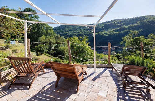 Gorra Apartment | Room 'Arancio' with Shared Terrace, Wi-Fi and Air Conditioning