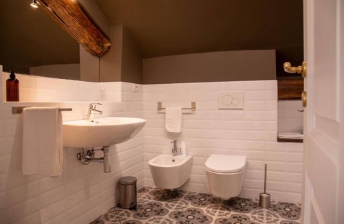 Cannobio Bed & Breakfast | Room 'Bifora- Vista Lago' with Shared Garden and Wi-Fi