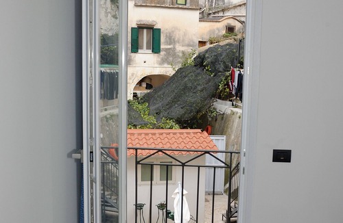 Cetara Apartment | Room 'Camera Maestrale Partial Sea View' with Sea View, Wi-Fi and Air Conditioning