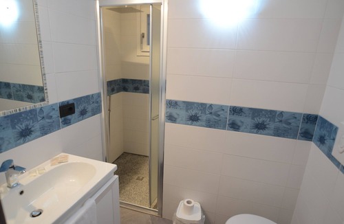 Cetara Apartment | Room 'Camera Maestrale Partial Sea View' with Sea View, Wi-Fi and Air Conditioning