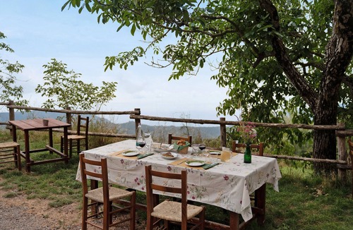 Castiglione Chiavarese Apartment | Room 'Doppia 1' with Sea View and Shared Garden