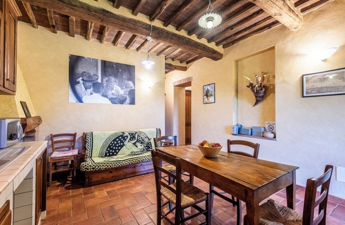Monticiano Apartment | Room 'Marroneto - Camera 2' with Mountain View, Shared Pool and Wi-Fi