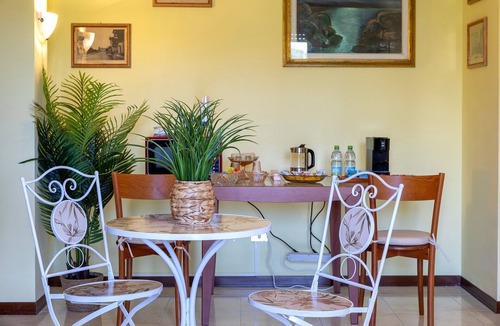 Sassari Apartment | Room 'Matrimoniale- Terrazzo Condiviso' with Shared Terrace, Wi-Fi and Air Conditioning