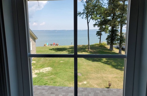 Hardyville Apartment | Room on river with sunset views and private beach!