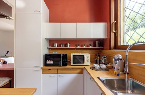 Montevecchia Apartment | Room 'Rosmarino' with Mountain View, Wi-Fi and Air Conditioning