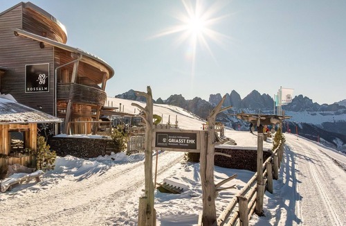 Bressanone Apartment | Room 'Rossalm Classic' with Shared Terrace, Shared Garden and Wi-Fi