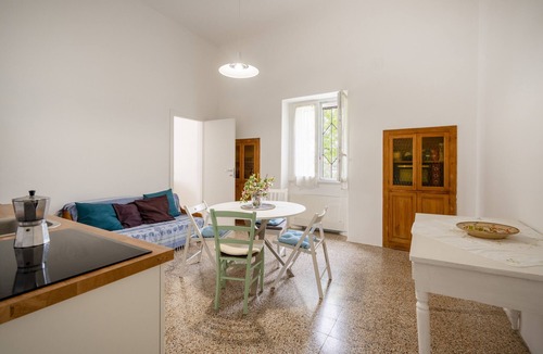 Monopoli Apartment | Room 'Stella' with Shared Garden, Wi-Fi and Air Conditioning