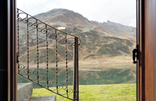 Montespluga Apartment | Room 'Tambò' with Lake View, Shared Garden and Wi-Fi