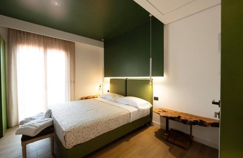 Briatico Apartment | Room with jet tub