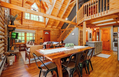 North Glade Hills House | Rustic Deep Creek Cabin w/Fire Pit & Hot Tub