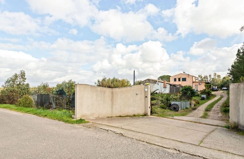 Santa Giusta Villa | Rustic Villa in Santa Giusta with Garden