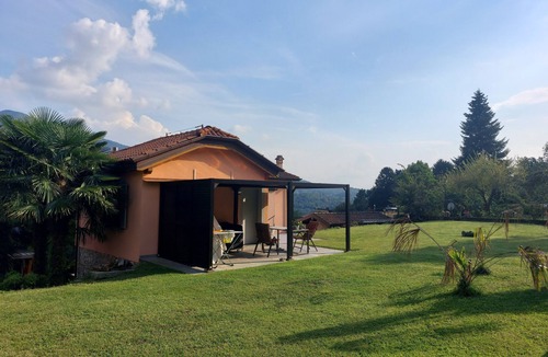 Casalzuigno Cottage | Rustico Boltini, Lago Maggiore NEW stylishly furnished quiet at the edge of the forest