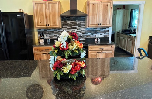 Findlay House | Rusty’s Getaway is a rustic/modern handicap accessible, family friendly space.