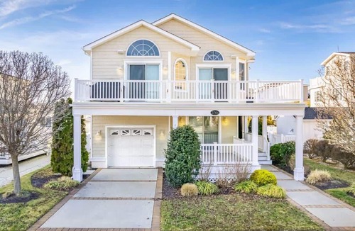 Avalon House | Saltwater Haven - Walkable Shore Stay