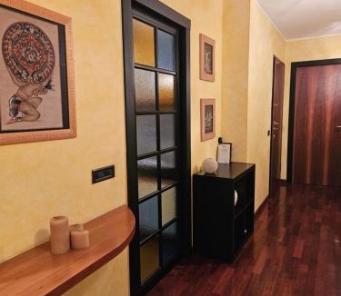 Mozzate House | Samsara Casa indipendente, con giardino privato e box