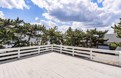 Dover Beaches North House | SEA3200 | Oceanfront 4BR 2ba in Seacrest Beach, Lavallette! Parking, Pets, Sleeps 10!