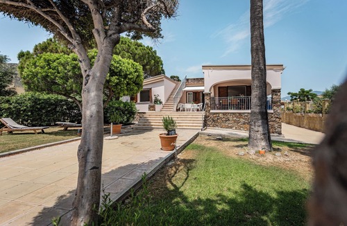 Solanas House | Seaside villa on the beautiful Solanas beach