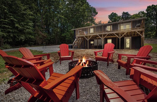 Mammoth Cave Cabin | Secluded Nolin Lake/Mammoth Cave Retreat with Game Room, Deck, and Fire Pit