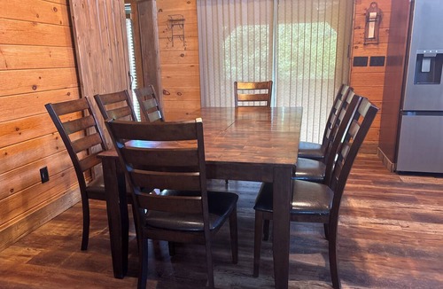 Newport Cabin | Secluded spacious 3-bedroom 2 floor cabin beautiful mountain views.
