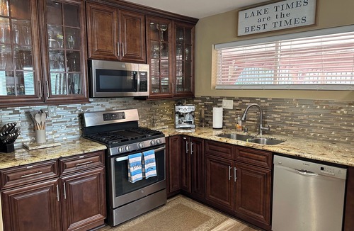 Steele Creek House | Serene Getaway with Hot Tub, Sauna, Firepit, Kayaks, Pontoon & Jet Ski Rentals!