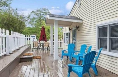 Miller Beach House | Serene Miller Beach 4BR Retreat steps from Indiana Dunes