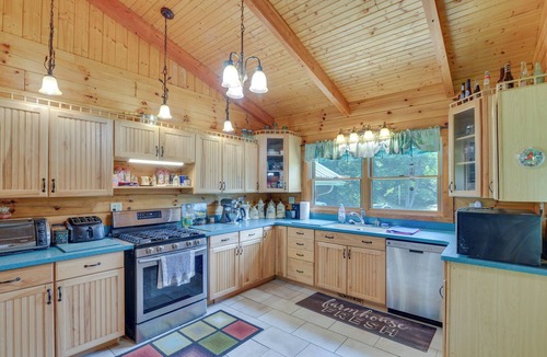 Dailey Cabin | Serene Valley Bend Cabin Rental: 7 Private Acres!