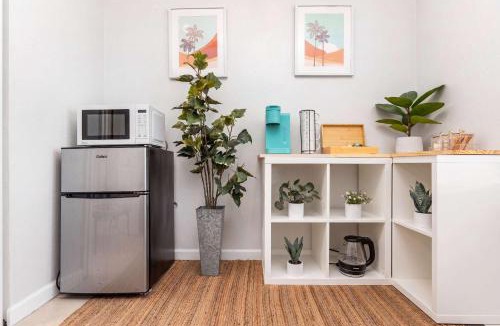 Alachua House | Serenity Terrace - King Bed , Lounge & Coffee Bar