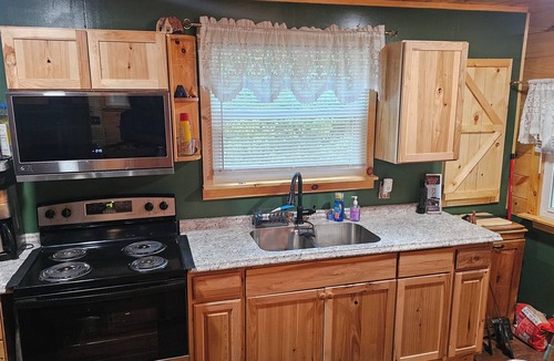 Jefferson Township Cabin | Seven Springs Mountain Tree House, Positioned on a babbling stream. Ski Camp!