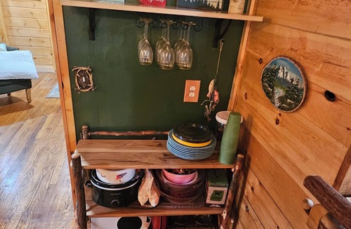 Jefferson Township Cabin | Seven Springs Mountain Tree House, Positioned on a babbling stream. Ski Camp!