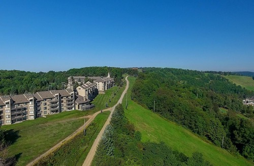 Seven Springs Condo | Seven Springs Stoneridge 3 Bedroom Standard Condo - Pet Friendly! by RedAwning