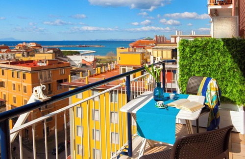 Castellammare di Stabia Apartment | Shabby Chic sea view apartment